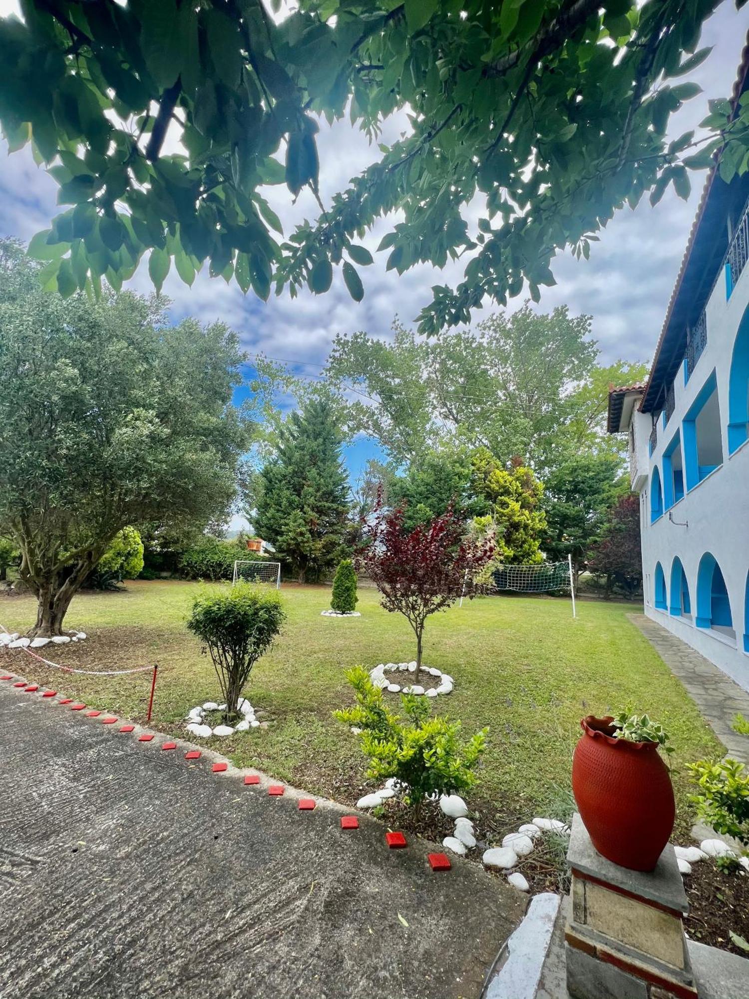 Blue Garden Inn Fourka Exteriér fotografie